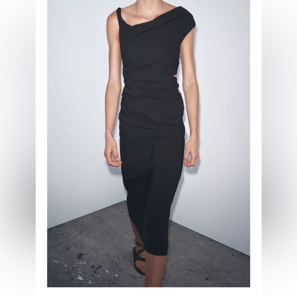 Elegant Black Sleeveless Dress
